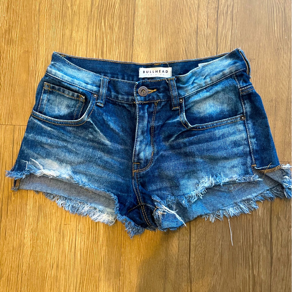 Mixed wash Bullhead distressed shorts